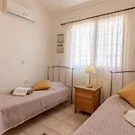 Dom wakacyjny Coralia - Coastal Comfort Near & Restaurants Peja
