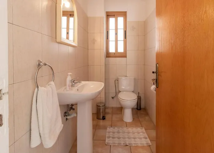 Coralia - Coastal Comfort Near & Restaurants