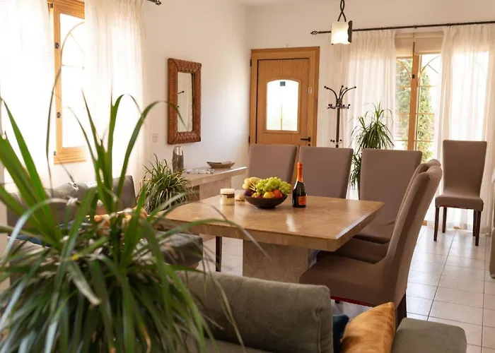 Coralia - Coastal Comfort Near & Restaurants