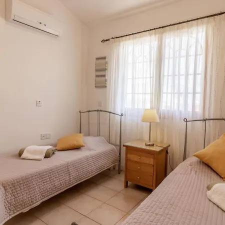 Feriehus Coralia - Coastal Comfort Near & Restaurants Pegeia