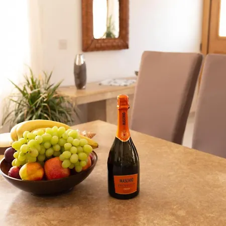 Feriehus Coralia - Coastal Comfort Near & Restaurants *