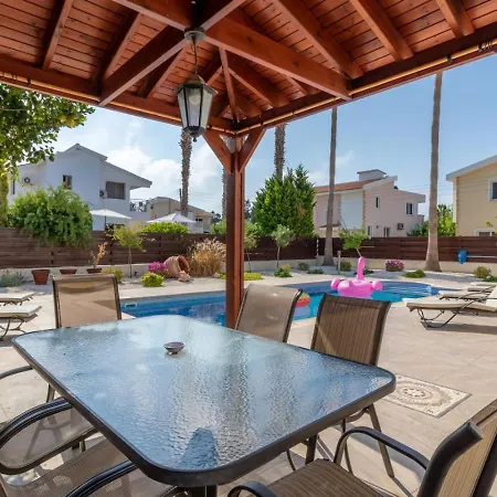 Holiday home Coralia - Coastal Comfort Near & Restaurants Peyia