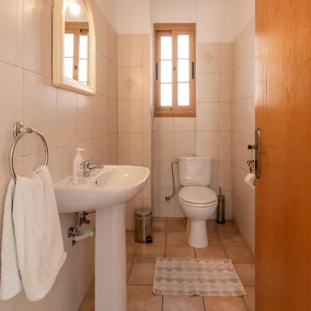 Coralia - Coastal Comfort Near & Restaurants