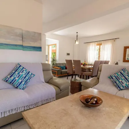 Feriehus Coralia - Coastal Comfort Near & Restaurants Pegeia