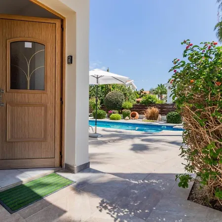 Coralia - Coastal Comfort Near & Restaurants Pegeia