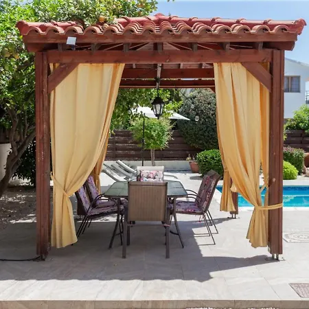 Feriehus Coralia - Coastal Comfort Near & Restaurants *