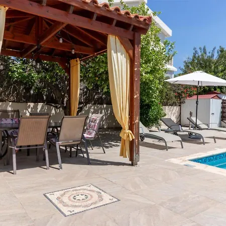 Feriehus Coralia - Coastal Comfort Near & Restaurants Pegeia