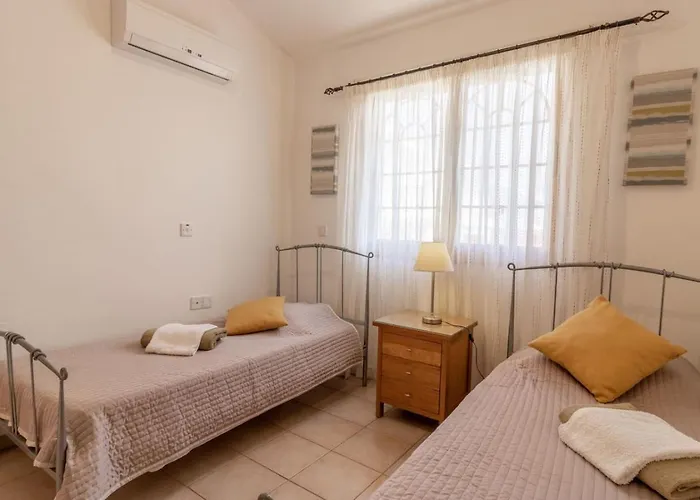 Semesterbostad Coralia - Coastal Comfort Near & Restaurants Pégeia