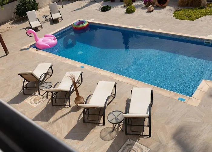 Semesterbostad Coralia - Coastal Comfort Near & Restaurants *