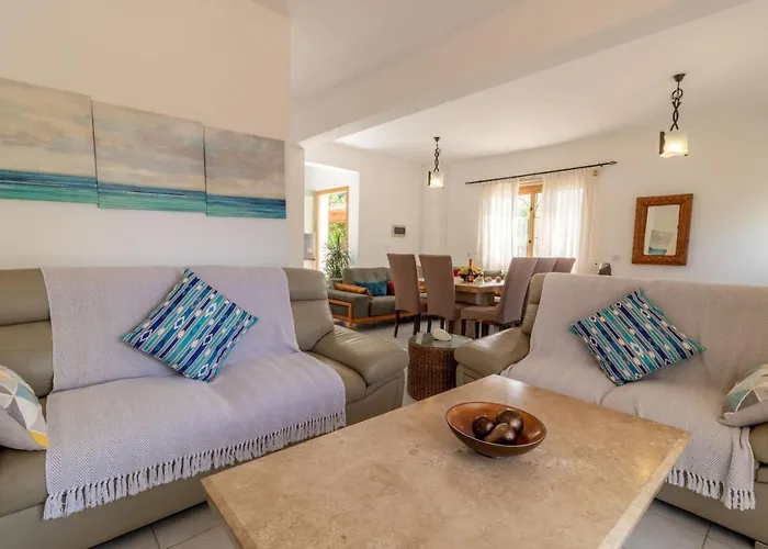 Holiday home Coralia - Coastal Comfort Near & Restaurants Peyia